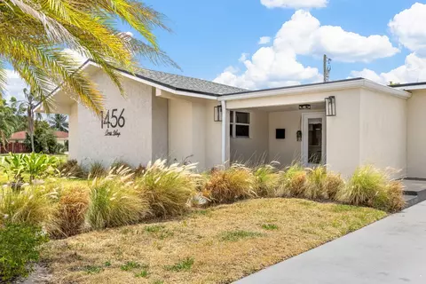 1456 Cross Way, West Palm Beach, FL 33401