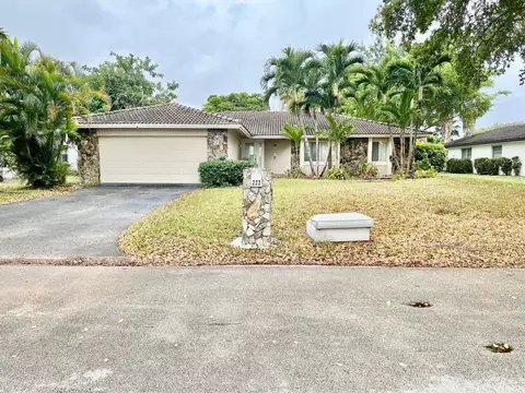 222 NW 92nd Ter, Coral Springs, FL 33071