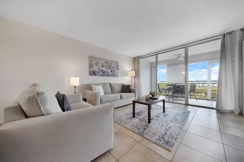 575 Oaks Ln #1009, Pompano Beach, FL 33069