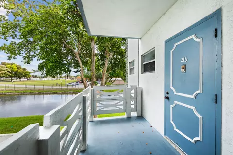 4050 NW 42nd Ave #215, Lauderdale Lakes, FL 33319
