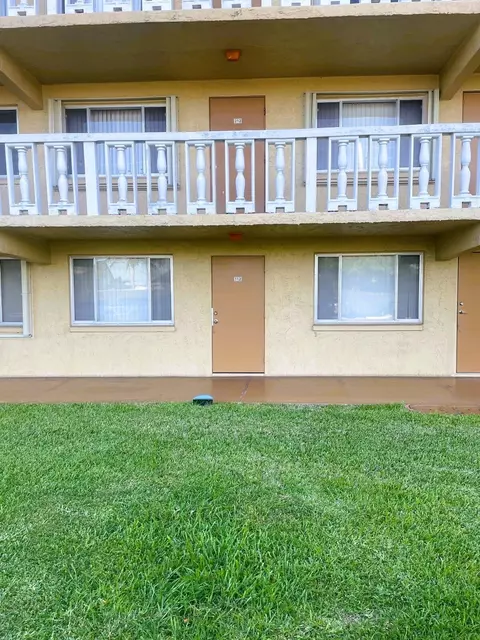 100 Village Green Cir E #112, Palm Springs, FL 33461