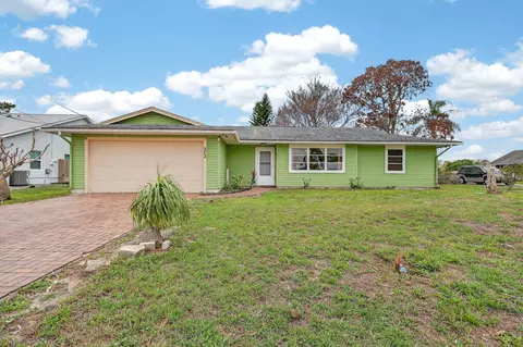 372 SW Carter Ave, Port Saint Lucie, FL 34983
