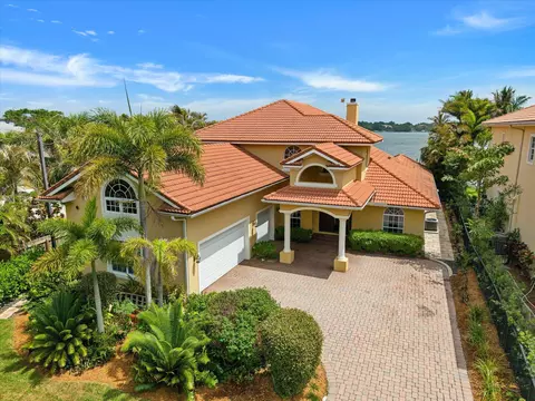 View/Area - 881 SE Saint Lucie Blvd, Stuart, FL 34996 photo 3 of 9