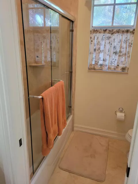 Bath - 881 SE Saint Lucie Blvd, Stuart, FL 34996 photo 7 of 9