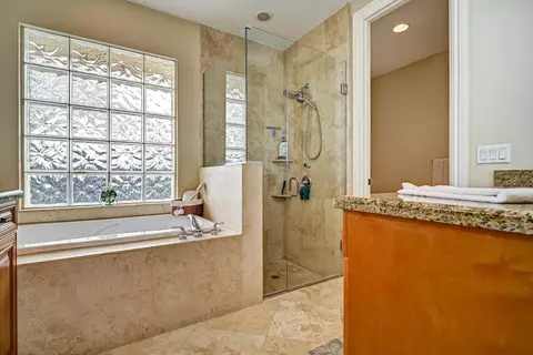 Bath - 881 SE Saint Lucie Blvd, Stuart, FL 34996 photo 2 of 9