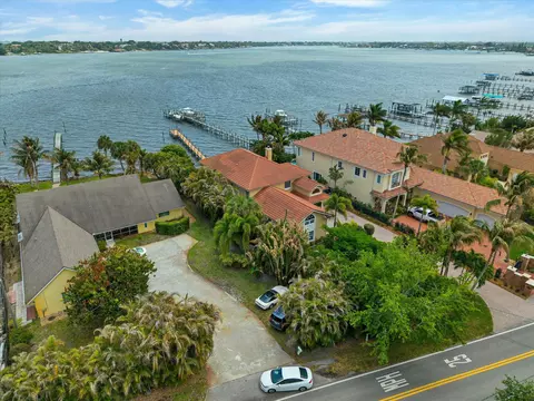 View/Area - 881 SE Saint Lucie Blvd, Stuart, FL 34996 photo 6 of 9