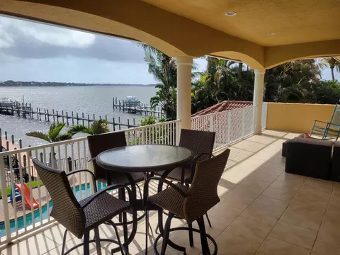 Exterior - 881 SE Saint Lucie Blvd, Stuart, FL 34996 photo 4 of 9