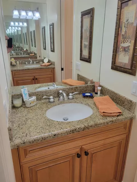 Bath - 881 SE Saint Lucie Blvd, Stuart, FL 34996 photo 9 of 9
