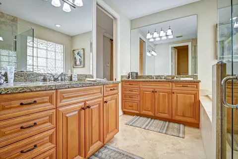 Bath - 881 SE Saint Lucie Blvd, Stuart, FL 34996 photo 4 of 9