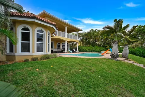 Exterior - 881 SE Saint Lucie Blvd, Stuart, FL 34996 photo 6 of 9