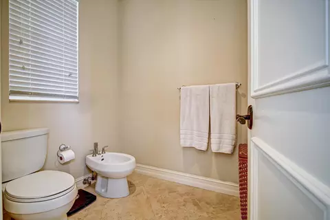 Bath - 881 SE Saint Lucie Blvd, Stuart, FL 34996 photo 3 of 9