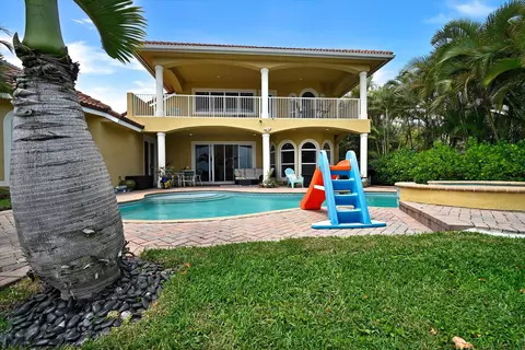 Exterior - 881 SE Saint Lucie Blvd, Stuart, FL 34996 photo 7 of 9