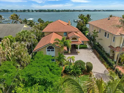 View/Area - 881 SE Saint Lucie Blvd, Stuart, FL 34996 photo 4 of 9