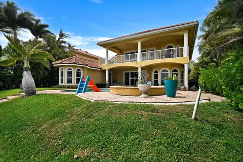 Exterior - 881 SE Saint Lucie Blvd, Stuart, FL 34996 photo 8 of 9