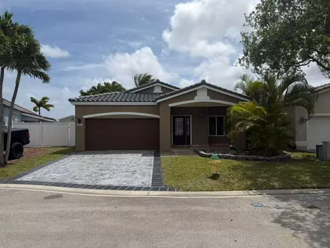 4572 SW 14th St, Deerfield Beach, FL 33442