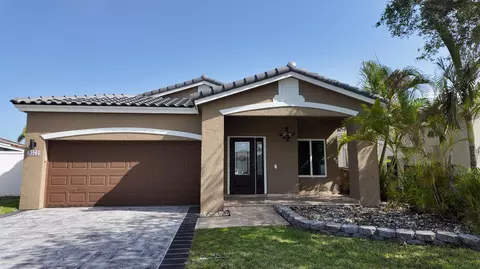 4572 SW 14th St, Deerfield Beach, FL 33442