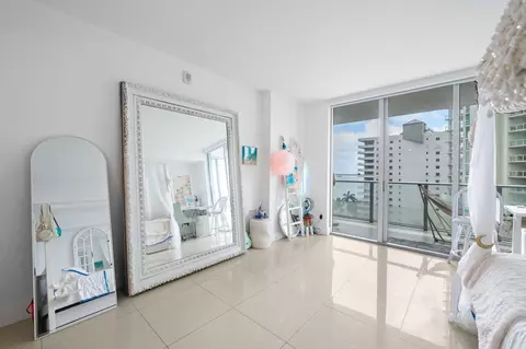 1300 Brickell Bay Dr #1005, Miami, FL 33131