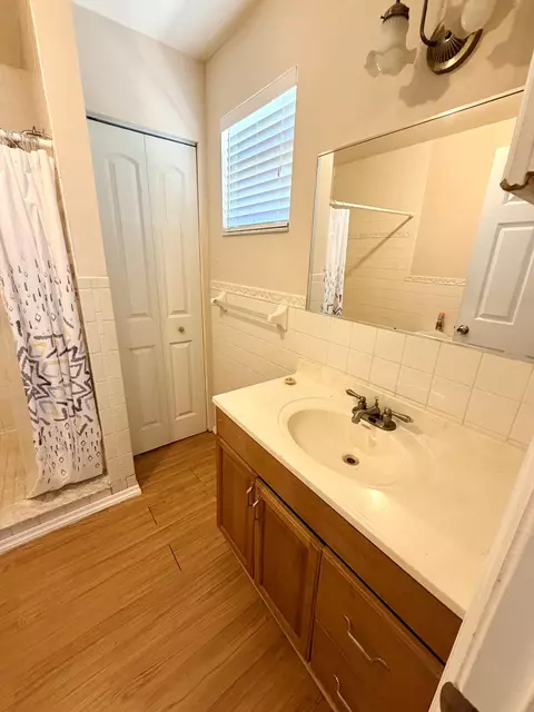 Bath - 4046 SE 26th St, Okeechobee, FL 34974 photo 1 of 1