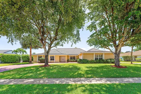 2099 Greenview Cove Dr, Wellington, FL 33414