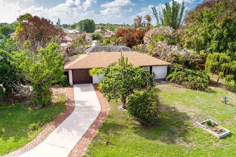 1102 SW Del Rio Blvd, Port Saint Lucie, FL 34953