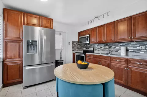 708 SW 7th Ave, Hallandale Beach, FL 33009