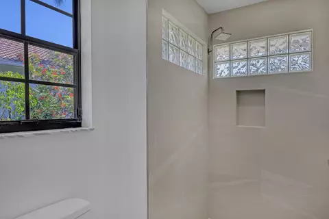 Bath - 163 Apollo Cir, Jupiter, FL 33477 photo 5 of 7