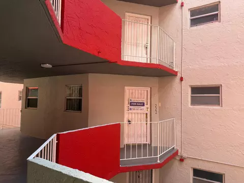1750 W 46th St #222, Hialeah, FL 33012