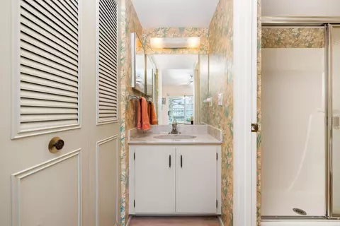 Bath - 3236 SE Aster Ln #M226, Stuart, FL 34994 photo 1 of 5