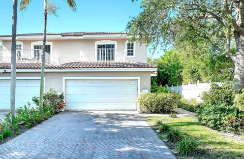 2560 NE 11th St, Pompano Beach, FL 33062
