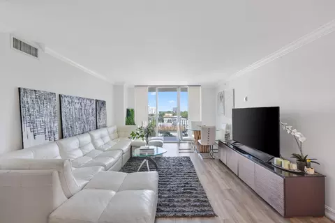 99 SE Mizner Blvd #609, Boca Raton, FL 33432