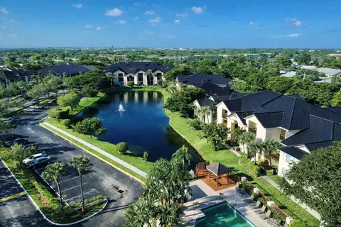 7670 Westwood Dr #718, Tamarac, FL 33321