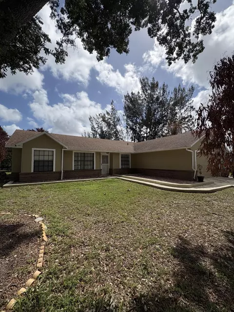 537 NW Biscayne Dr, Port Saint Lucie, FL 34983