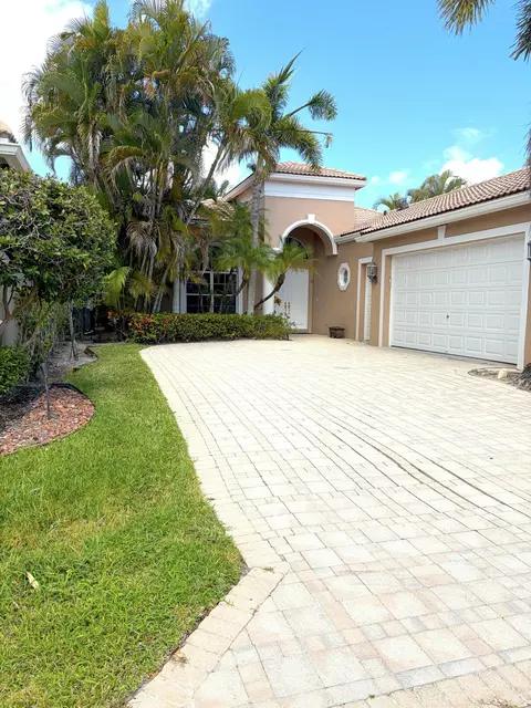 4034 Manchester Lake Dr, Wellington, FL 33449