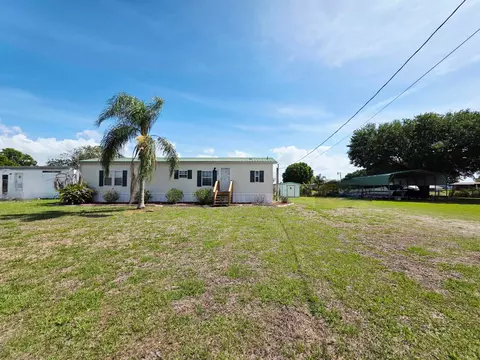 1501 W Lake Dr W, Okeechobee, FL 34974