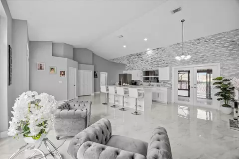 471 NW Sherbrooke Ave, Port Saint Lucie, FL 34983