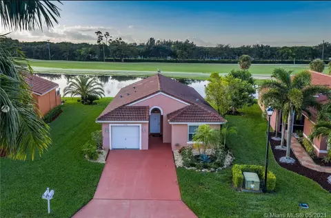 8193 Pelican Harbour Dr, Lake Worth, FL 33467