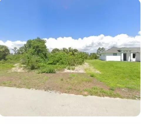 929 Oxford Ave S, Lehigh Acres, FL 33974