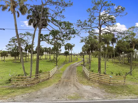 1720 S Brocksmith Rd, Fort Pierce, FL 34945