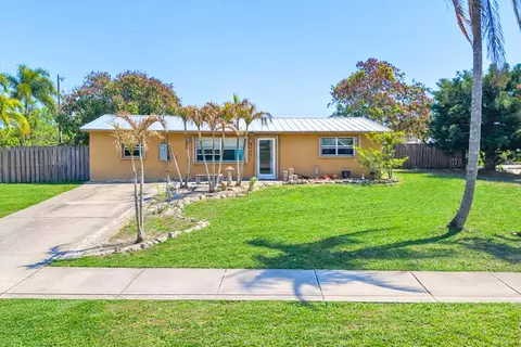 3177 SE Golden Gate Ave, Stuart, FL 34997