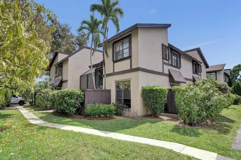 2321 Bayberry Dr, Pembroke Pines, FL 33024