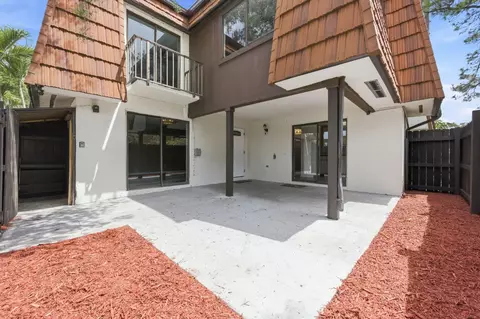 2101 White Pine Cir #D, Greenacres, FL 33415