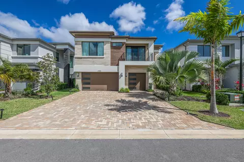8283 Royal County Down Rd, Boca Raton, FL 33434