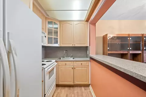 1520 Mckinley St #215E, Hollywood, FL 33020