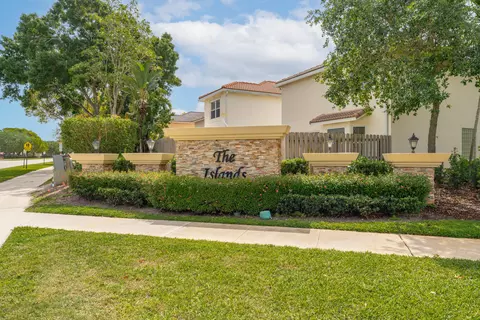 6824 Long Key St, Lake Worth, FL 33467