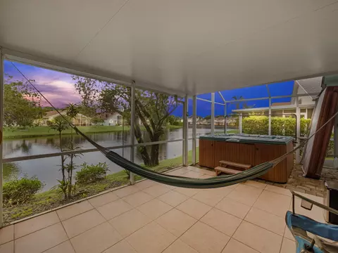 126 Hammocks Ct, Greenacres, FL 33413