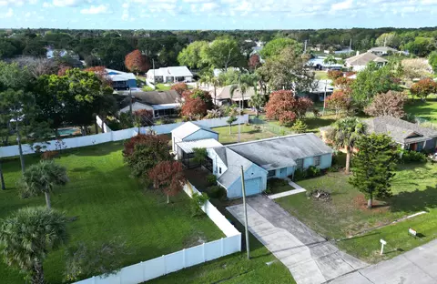 2262 SE Tile Ter, Port Saint Lucie, FL 34952