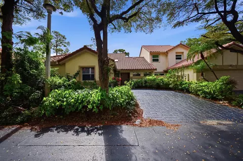 5236 Majorca Club Dr, Boca Raton, FL 33486