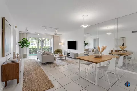 5860 NW 44th St #111, Lauderhill, FL 33319