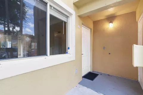 7850 NW 6th St #104, Pembroke Pines, FL 33024