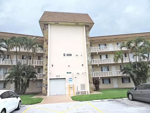 300 Village Green Cir S #220, Palm Springs, FL 33461